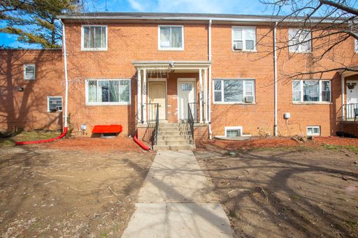 Lovely 2 BR/1.5 BA Townhome in Hyattsville! ALL UTILITIES INCLUDED!!! – photo 1