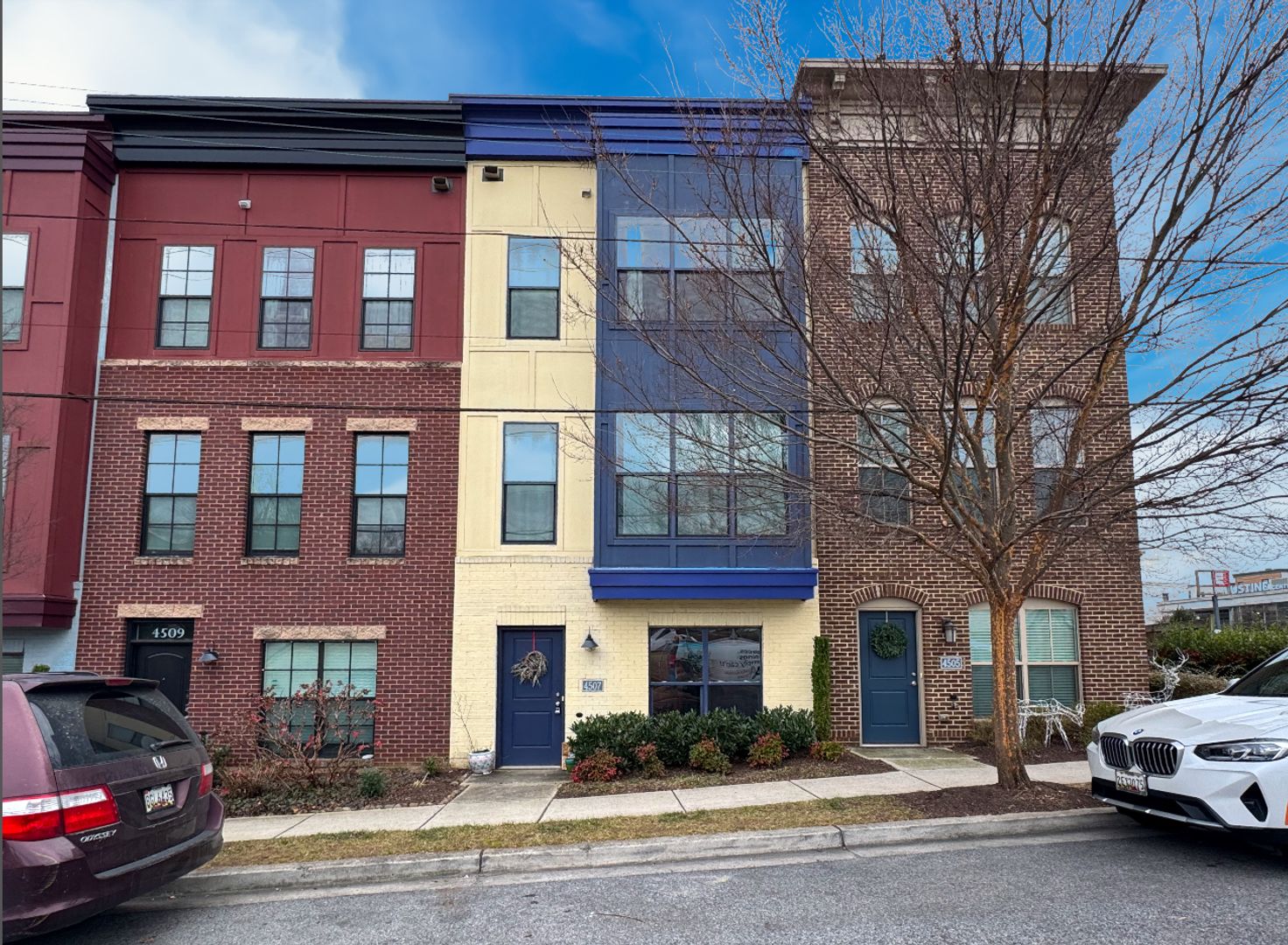 Riverdale Townhome: 4507 Madison St