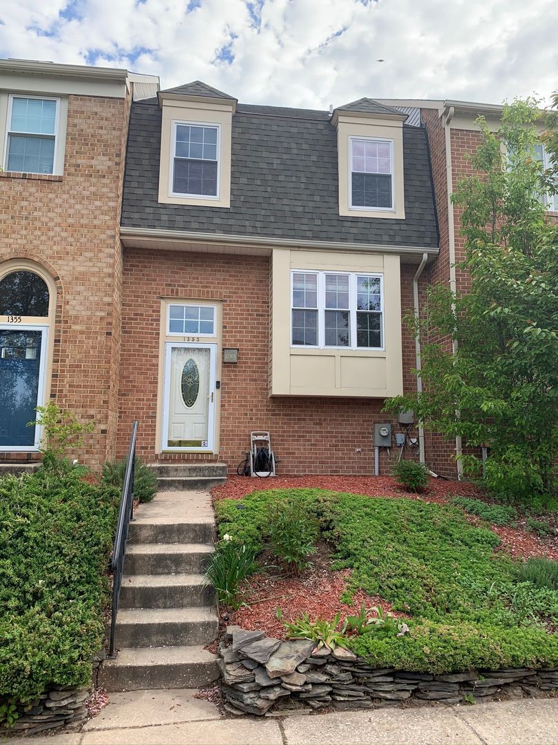 Stoney Beach Townhome: 1353 Riverwood Way