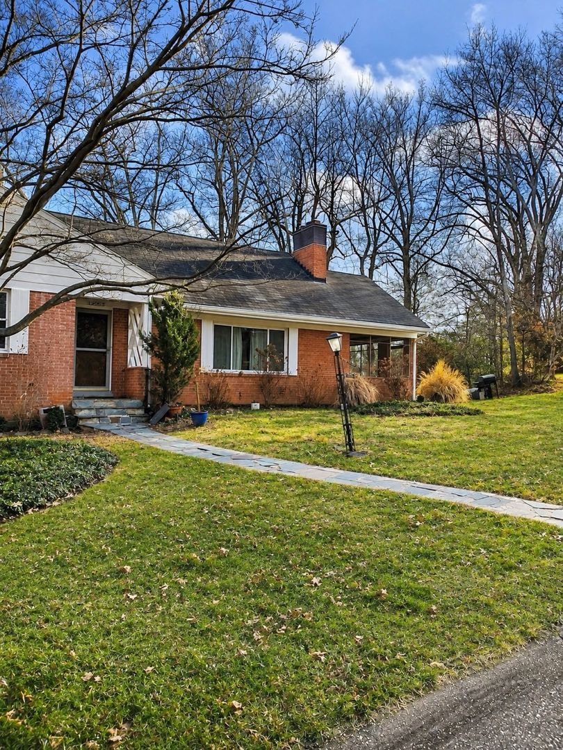 Garrett Park House: 10715 Clermont Ave