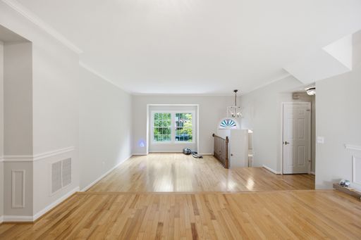 Beautiful 3 BR/2 Full BA & 2 Half BA Townhome with Garage and Private Deck in Gaithersburg! – photo 1