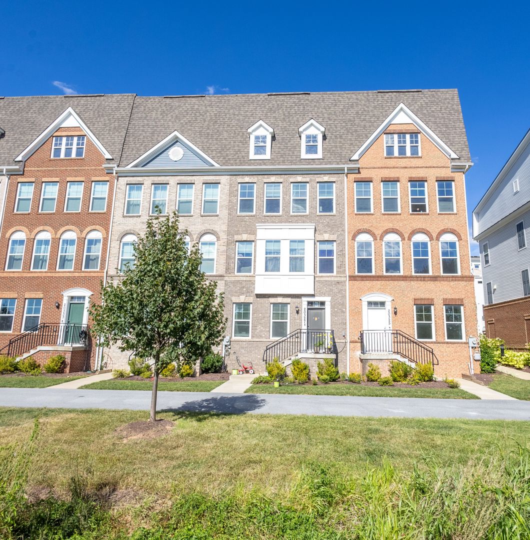 Germantown Townhome: 20327 Century Blvd
