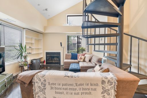 Lovely 1 BR/1 BA Loft-Style Condo in Montgomery Village! – photo 1