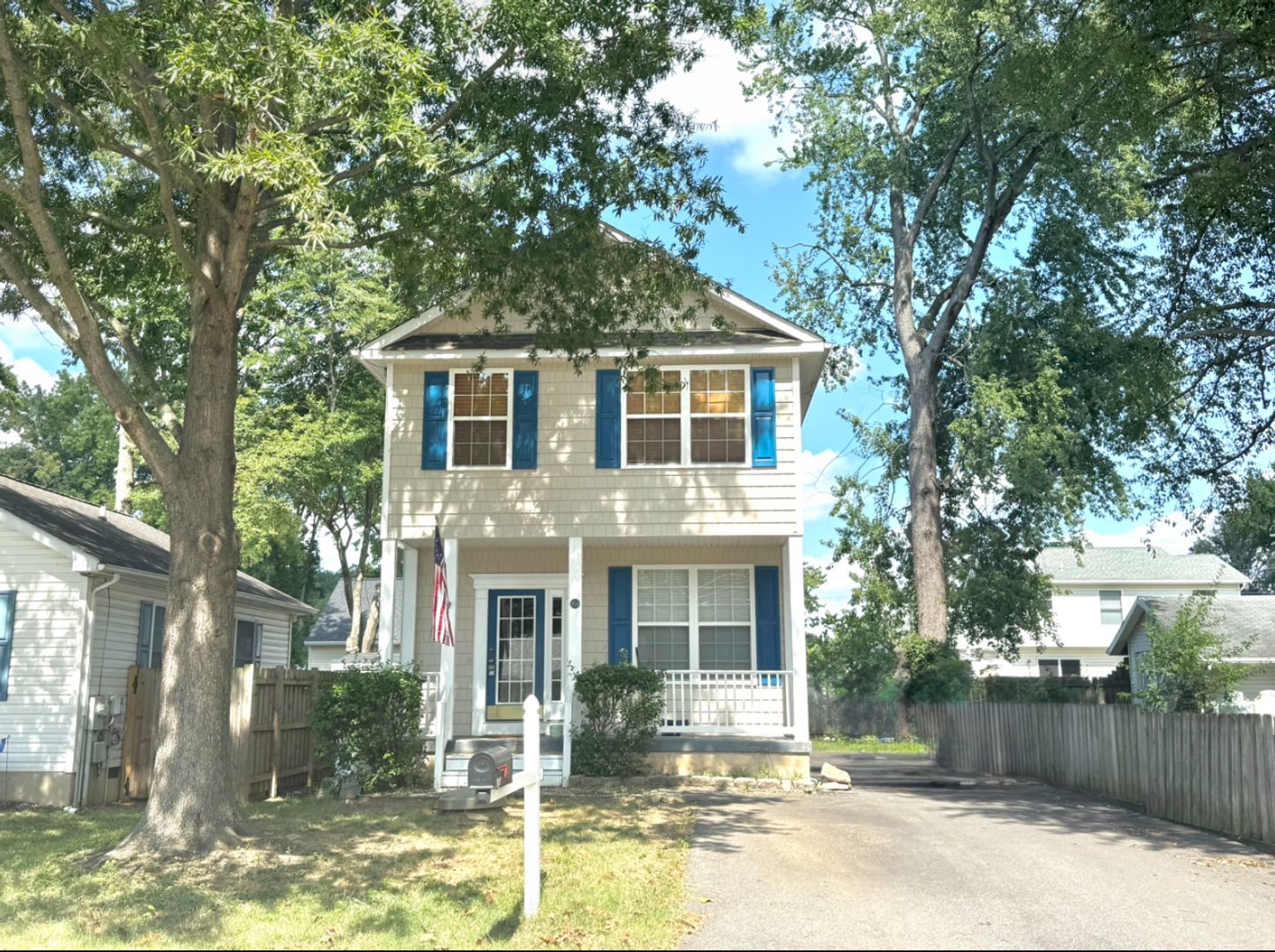 Edgewater House: 858 Selby Blvd