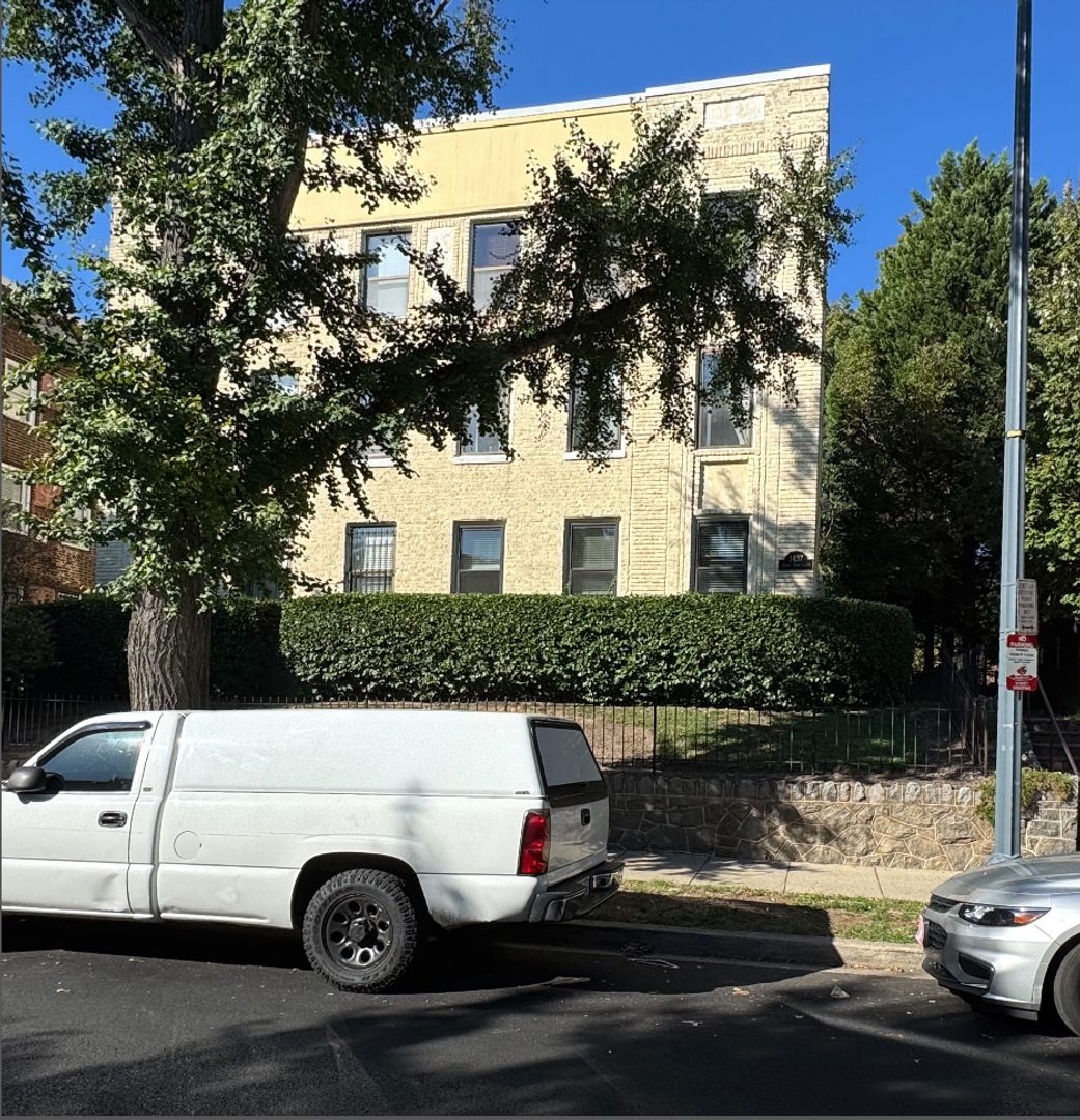 Washington House: 1437 Spring Rd NW