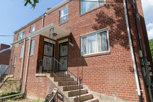 Beautiful 2 BR/1 BA Apartment in Congress Heights! – photo 1