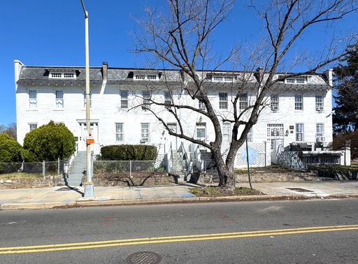 Charming 3 BR/1 BA Apartment in Hill East! – photo 1
