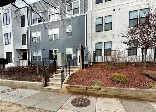 Incredible 2 BR+ 2 BA Duplex Condo with a Deck in Carver-Langston! – photo 1