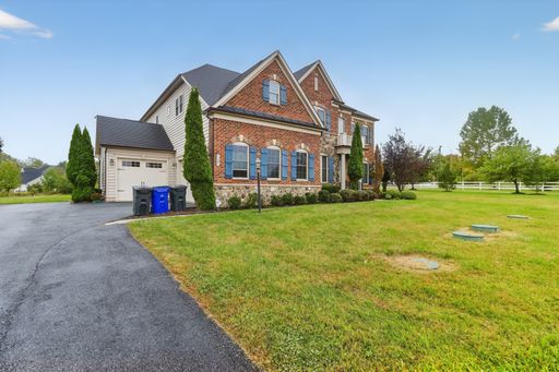 6 Bedroom House – 5004 Bee Frances Way, Clarksville, MD 21029