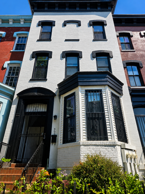 Charming 1 BR / 1 BA Apartment in Shaw! – photo 1