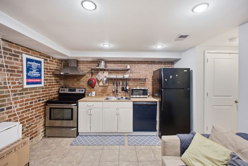 Charming 1 BR/1 BA Apartment in Capitol Hill! – photo 1