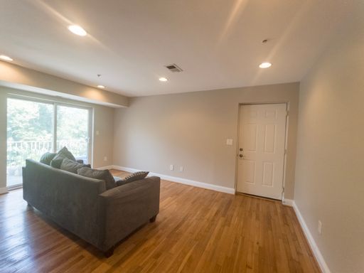 Charming 2 BR/1 BA Condo in Anacostia! – photo 1
