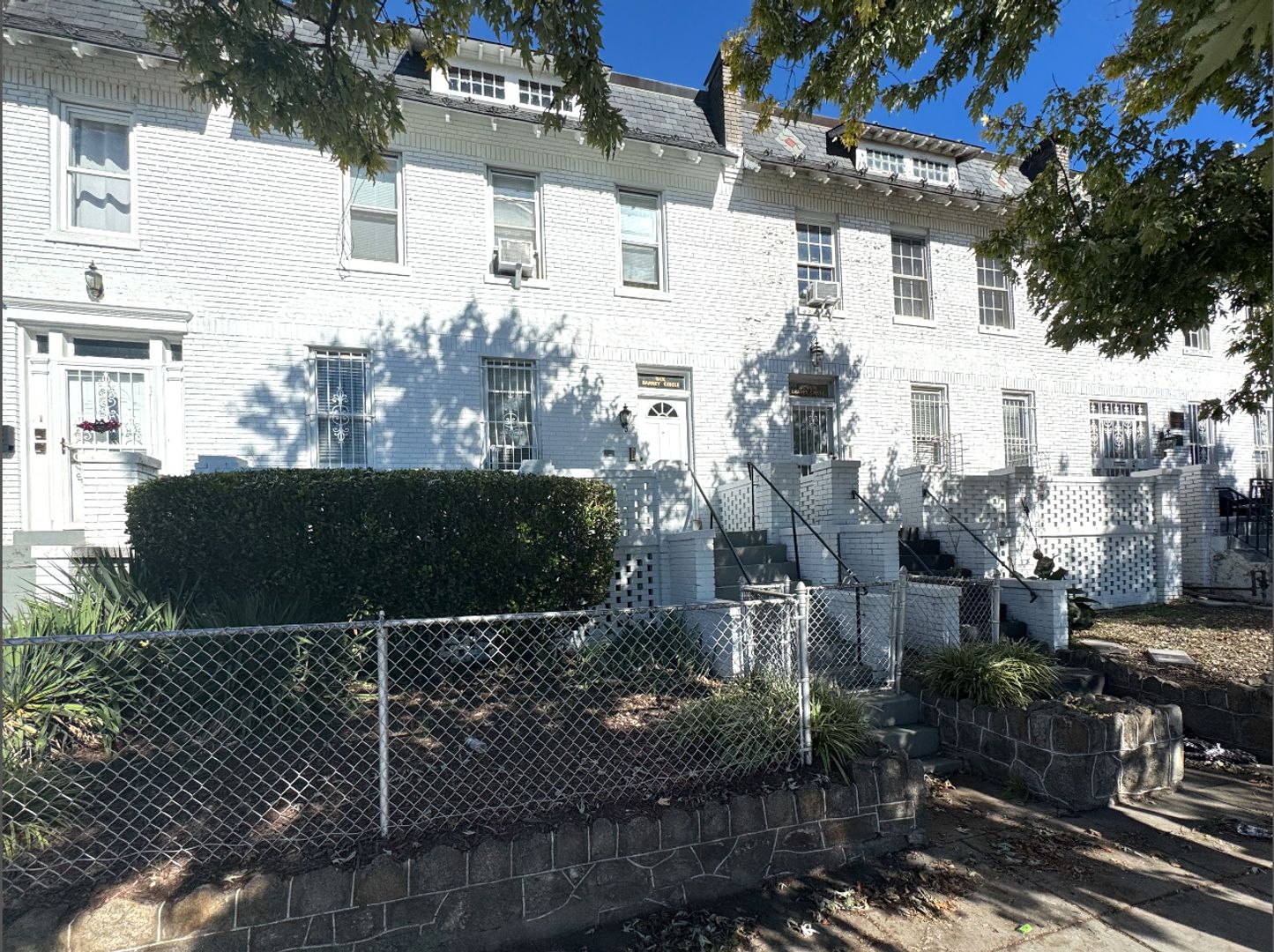 Washington Apartment: 6 Barney Cir SE