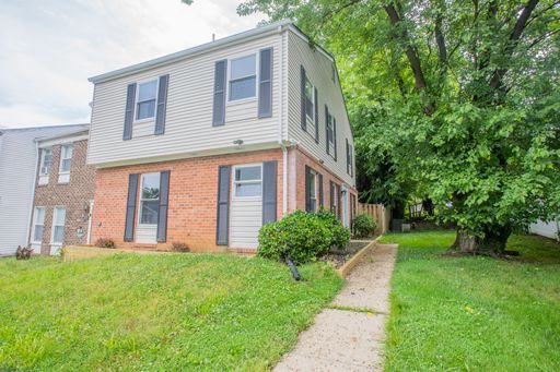 Lovely 4 BR/1.5 BA EOG Townhome in Hyattsville! – photo 1