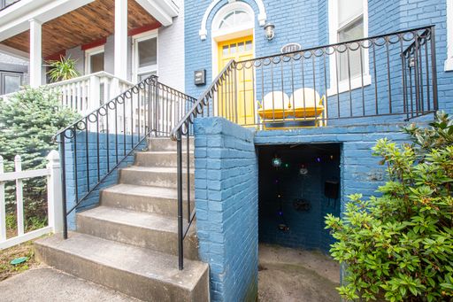 Spacious Studio Apartment in Capitol Hill! – photo 1