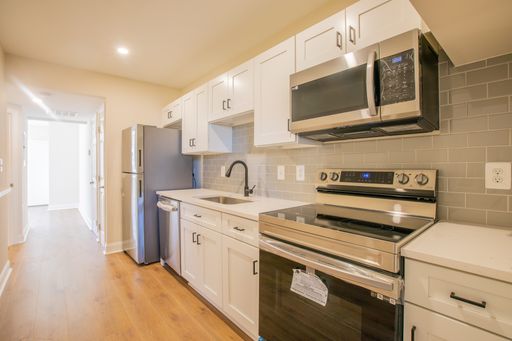 Newly Renovated 1 BR/1 BA Apartment in Hill East! – photo 1