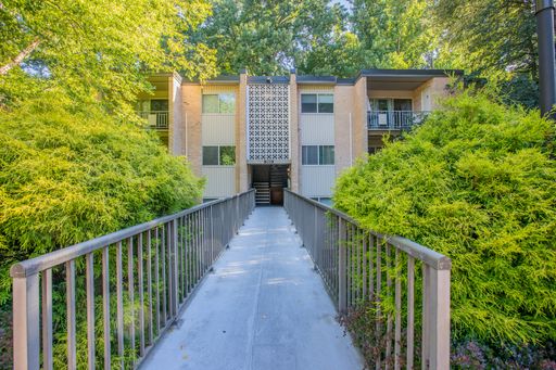 Lovely 2 BR/1 BA Condo in North Bethesda! – photo 1