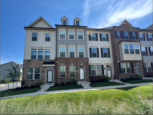 Beautiful 3 BR/3.5 BA Townhome in Hanover!