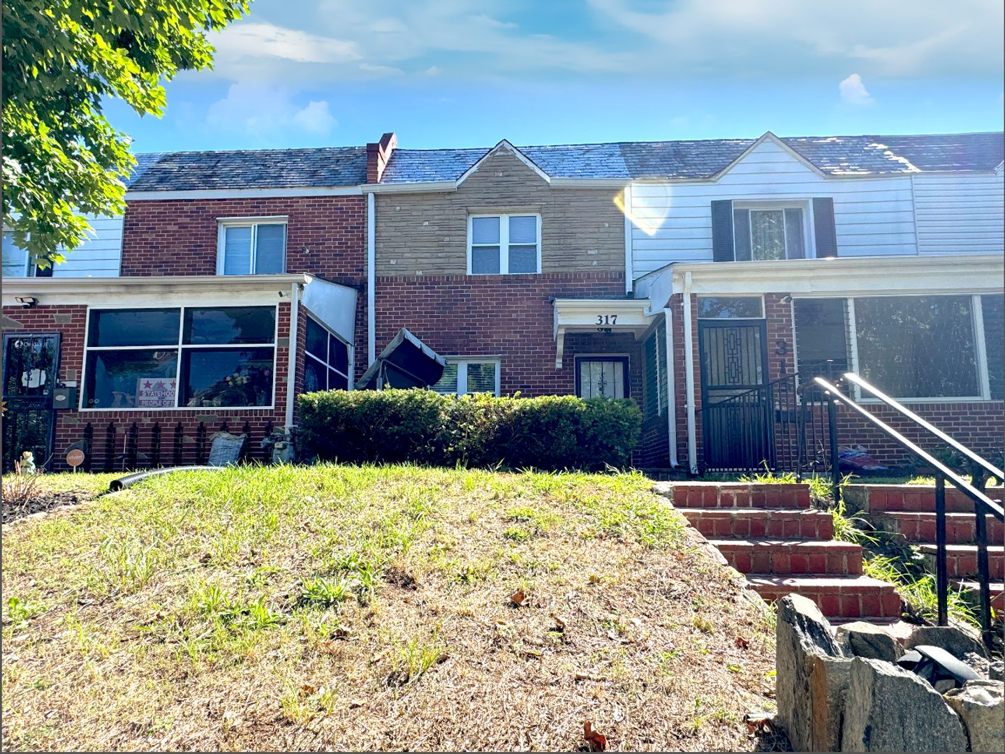 Washington Townhome: 317 35th St NE