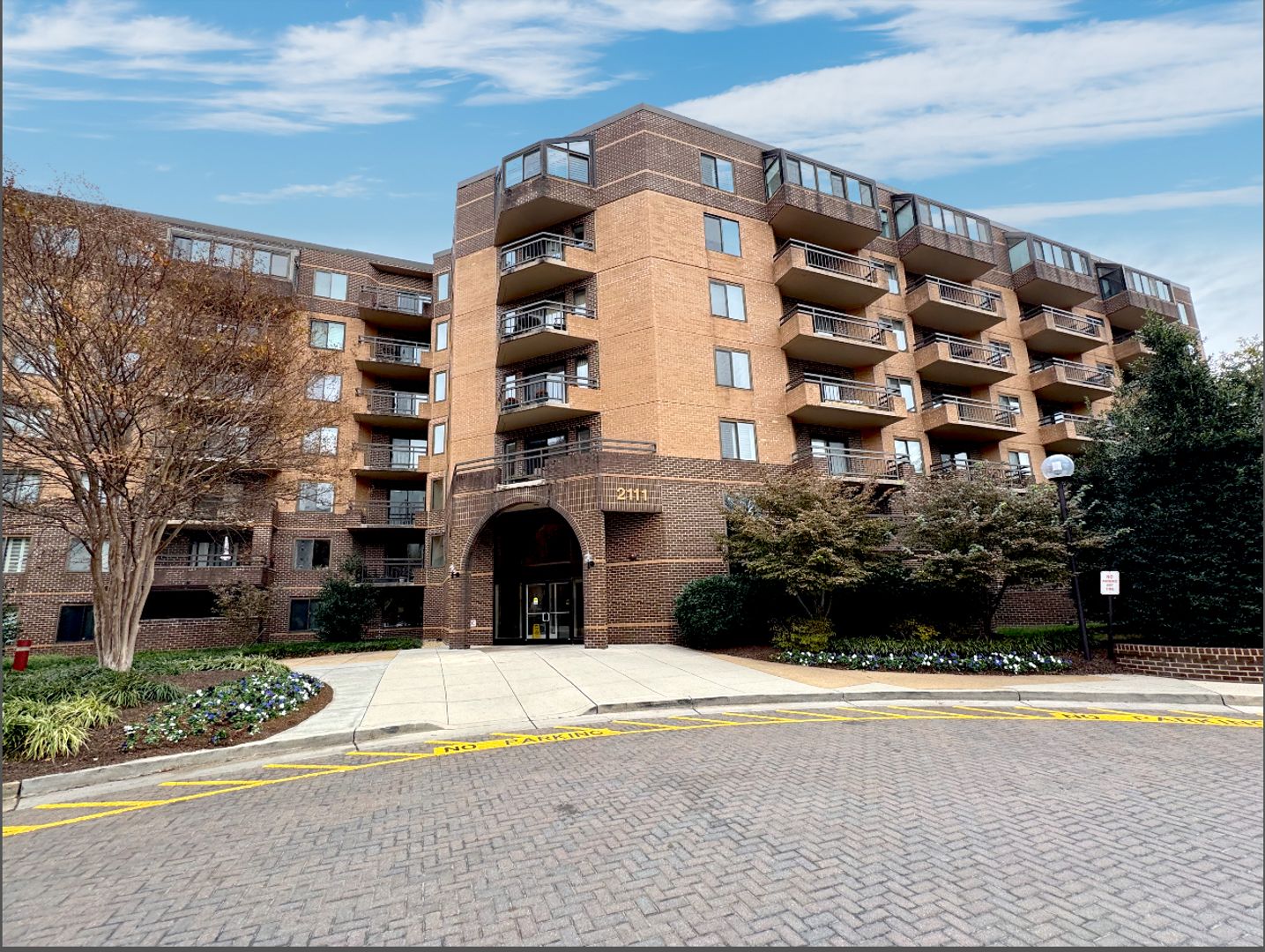 Washington Condo: 2111 Wisconsin Ave NW