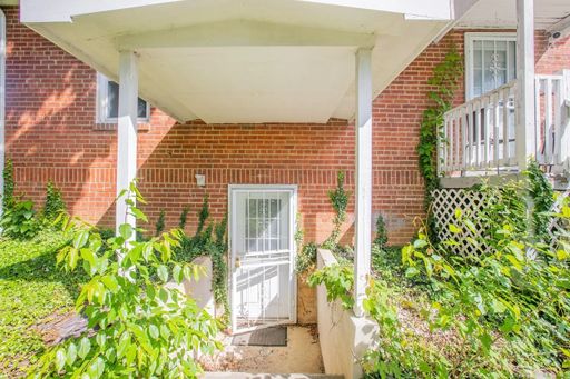 Lovely 1 BR/1 BA Lower-Level Apartment in District Heights!