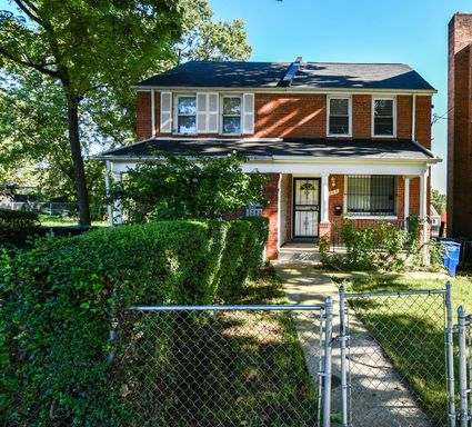 Charming 2 BR/1.5 BA Semi-Detached Home in Congress Heights! – photo 1