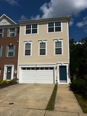 Lovely 3 BR/2.5 BA EOG Townhome in Brandywine!