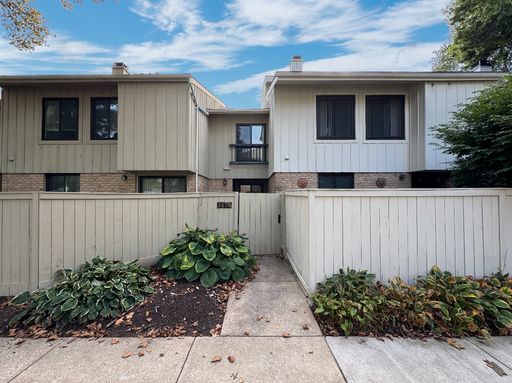 Lovely 3 BR/2.5 BA Townhome in Columbia! – photo 1