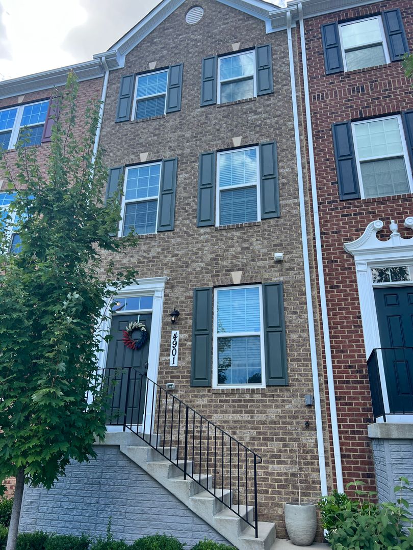 Hyattsville Townhome: 4901 Crest View Dr