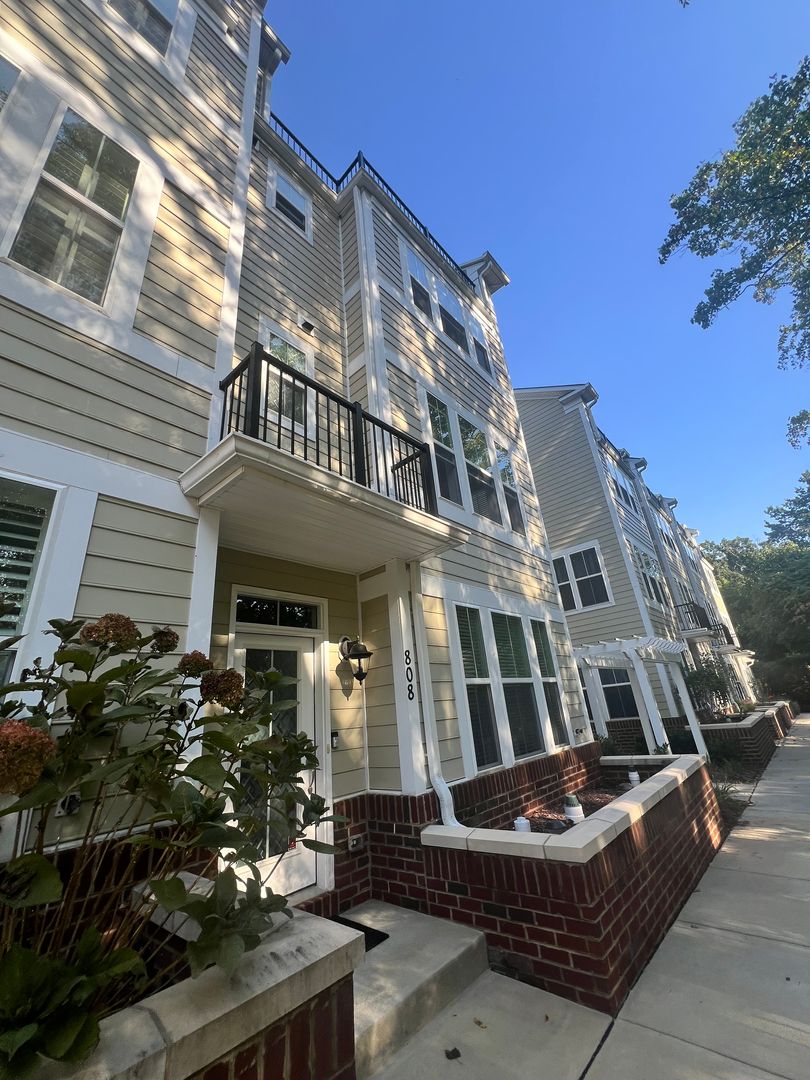 Annapolis Townhome: 808 Francis Harris Pl