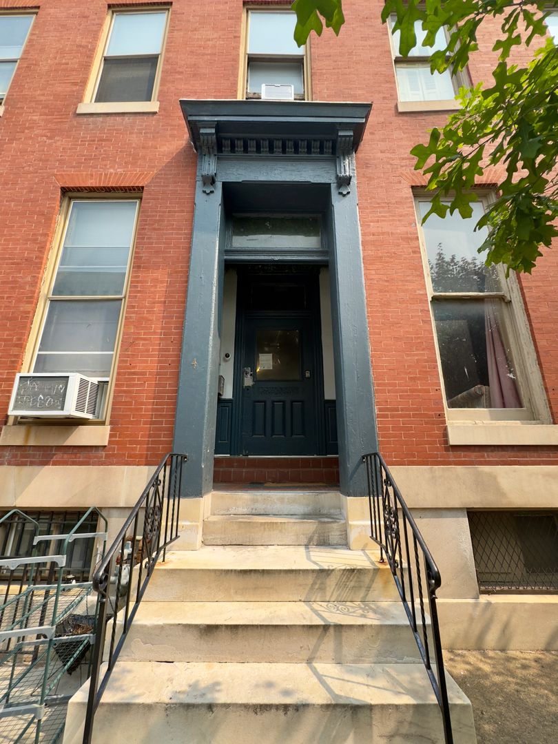 Baltimore Apartment: 4 & 10 E Biddle Street