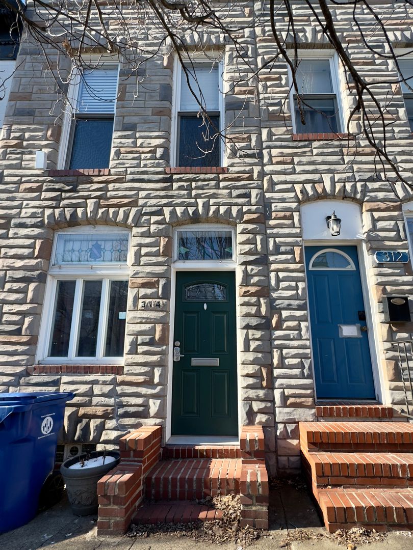 Baltimore Townhome: 314 S Collington Ave