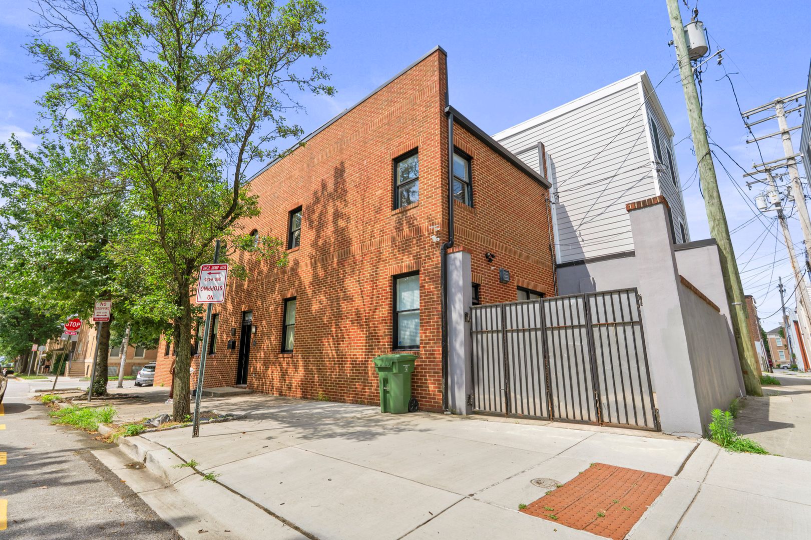 Baltimore House: 1126 S Potomac St