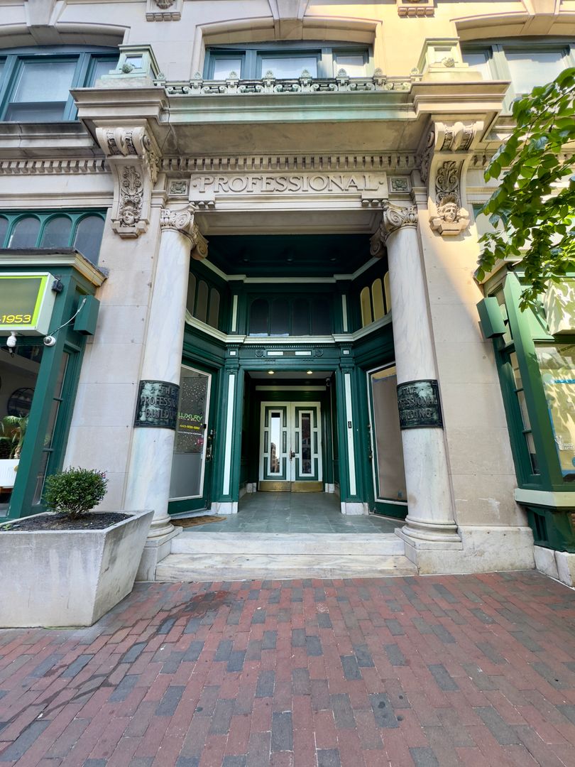 Baltimore Apartment: 330 N Charles Street