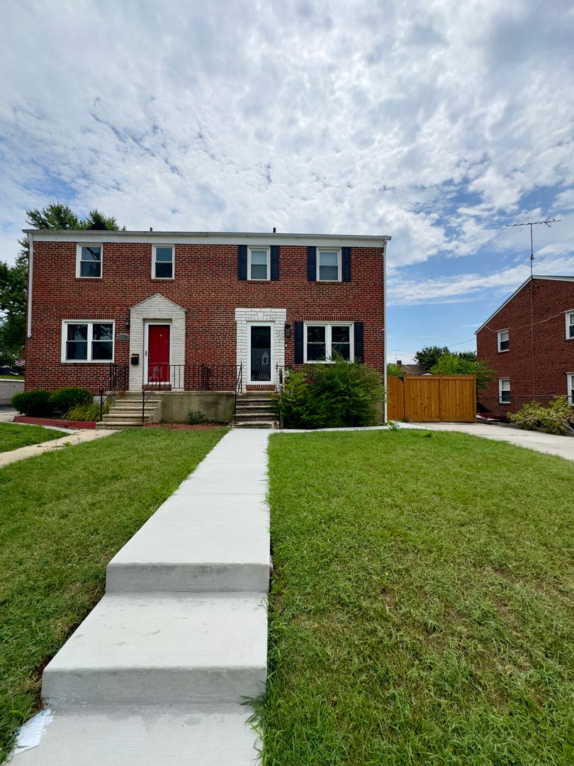Nottingham Townhome: 205 Sipple Ave