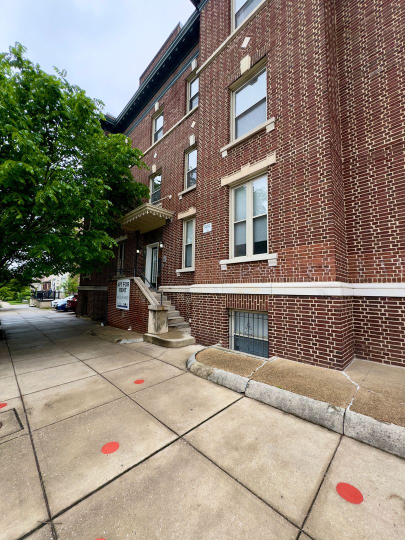 Baltimore Apartment: 2401 Brookfield Ave