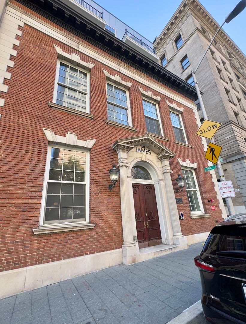 Baltimore Apartment: 211 St Paul Pl