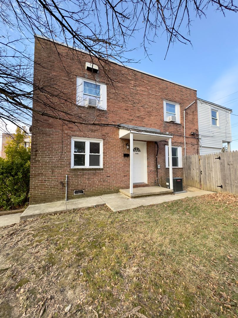 Parkville Apartment: 1726 Yakona Rd