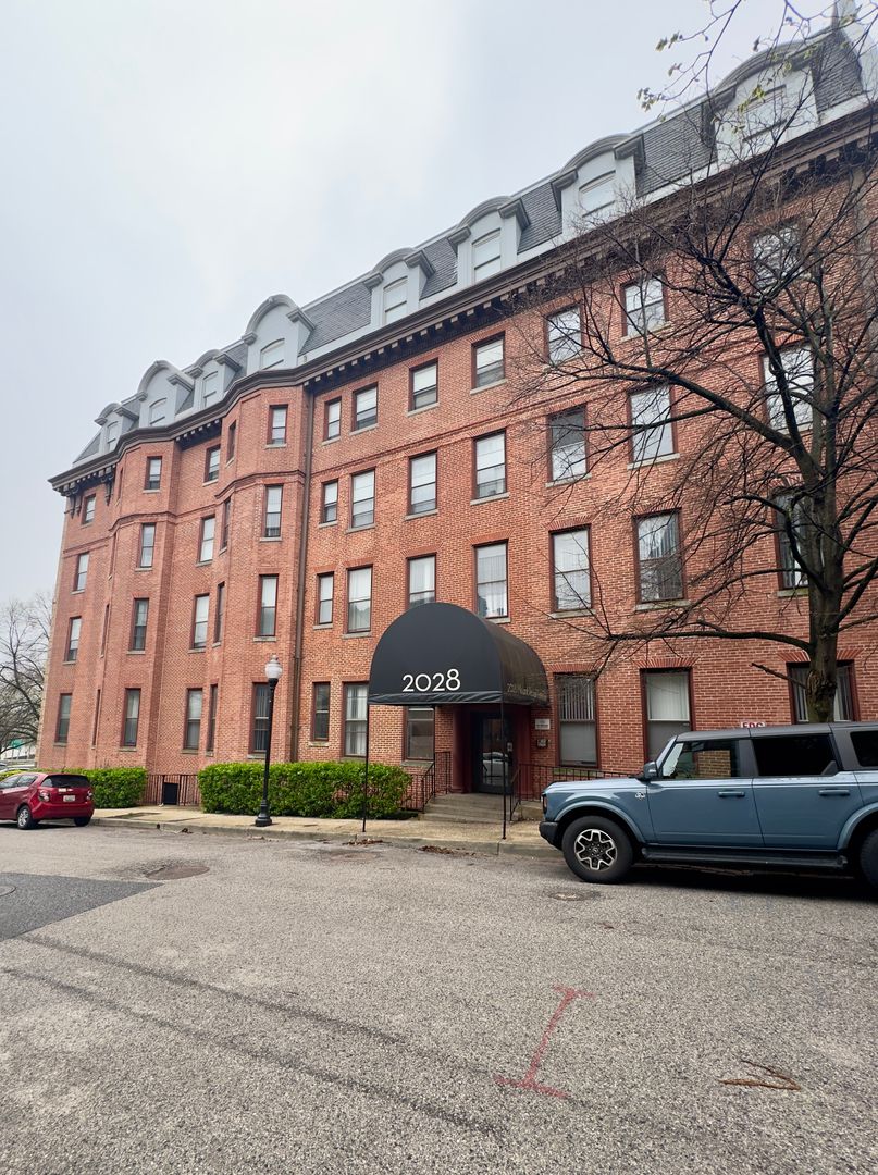 Baltimore Apartment: 2028 Mount Royal Terrace