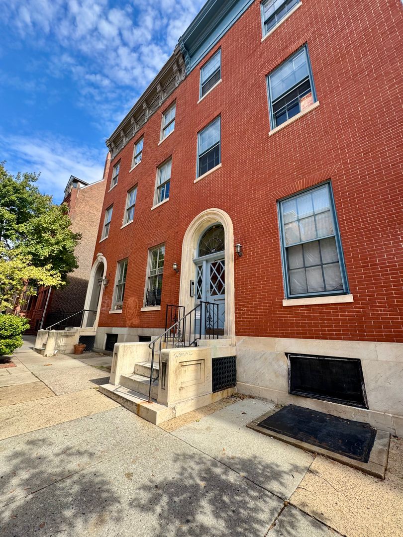Baltimore Apartment: 817 Park Ave