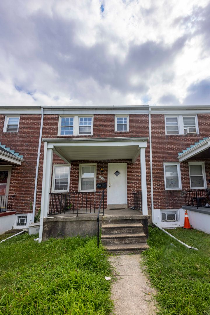 Baltimore Apartment: 1829 E Belvedere Ave