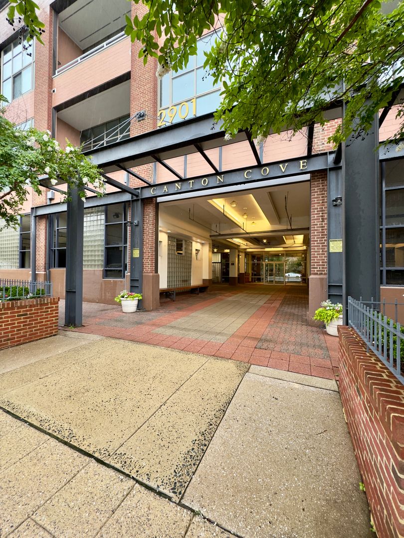 Baltimore Condo: 2901 Boston St Apt 508