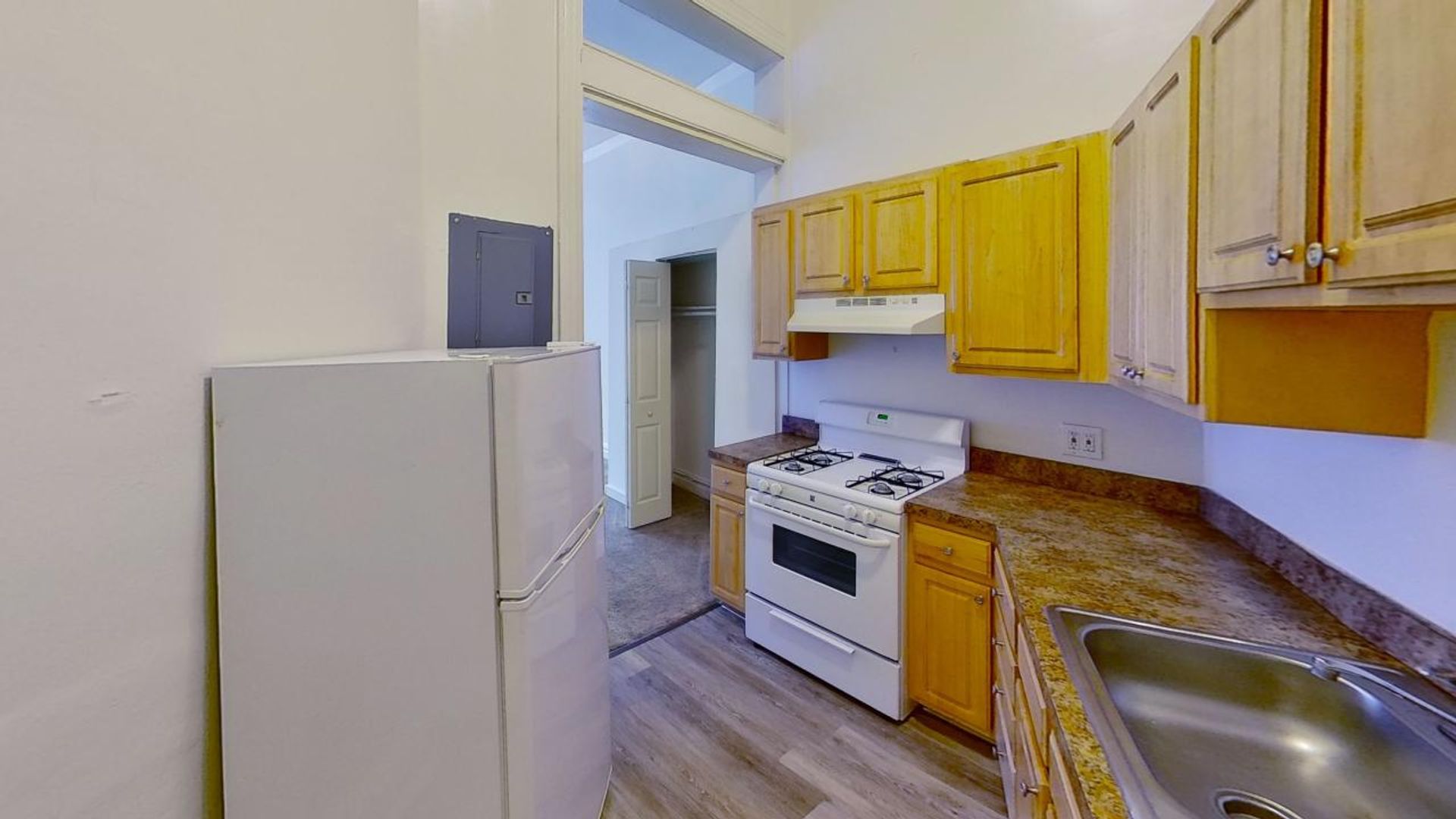 Baltimore Apartment: 38 W Biddle Street
