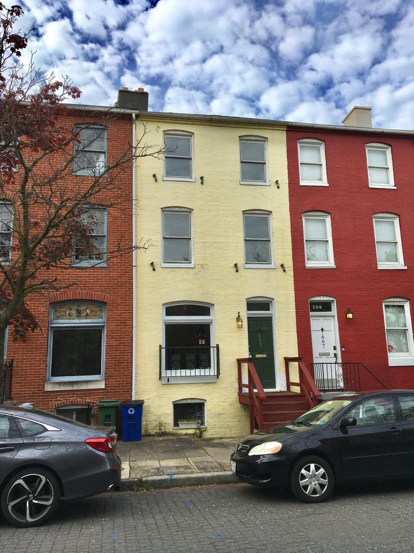 Baltimore Townhome: 665 Portland St