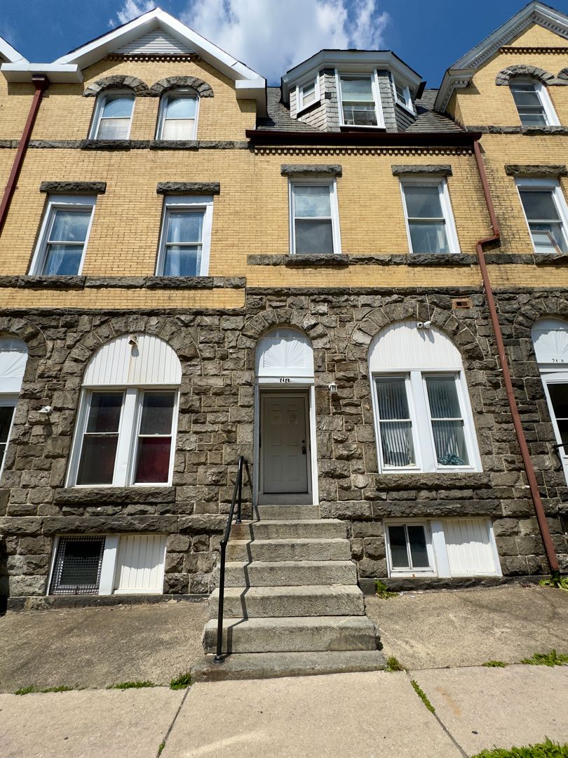 Baltimore Apartment: 2428 N Calvert St