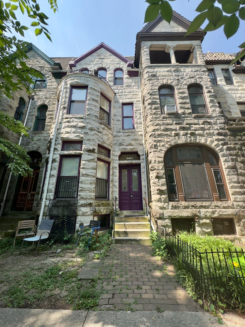 Baltimore Apartment: 1512 West Mount Royal Ave