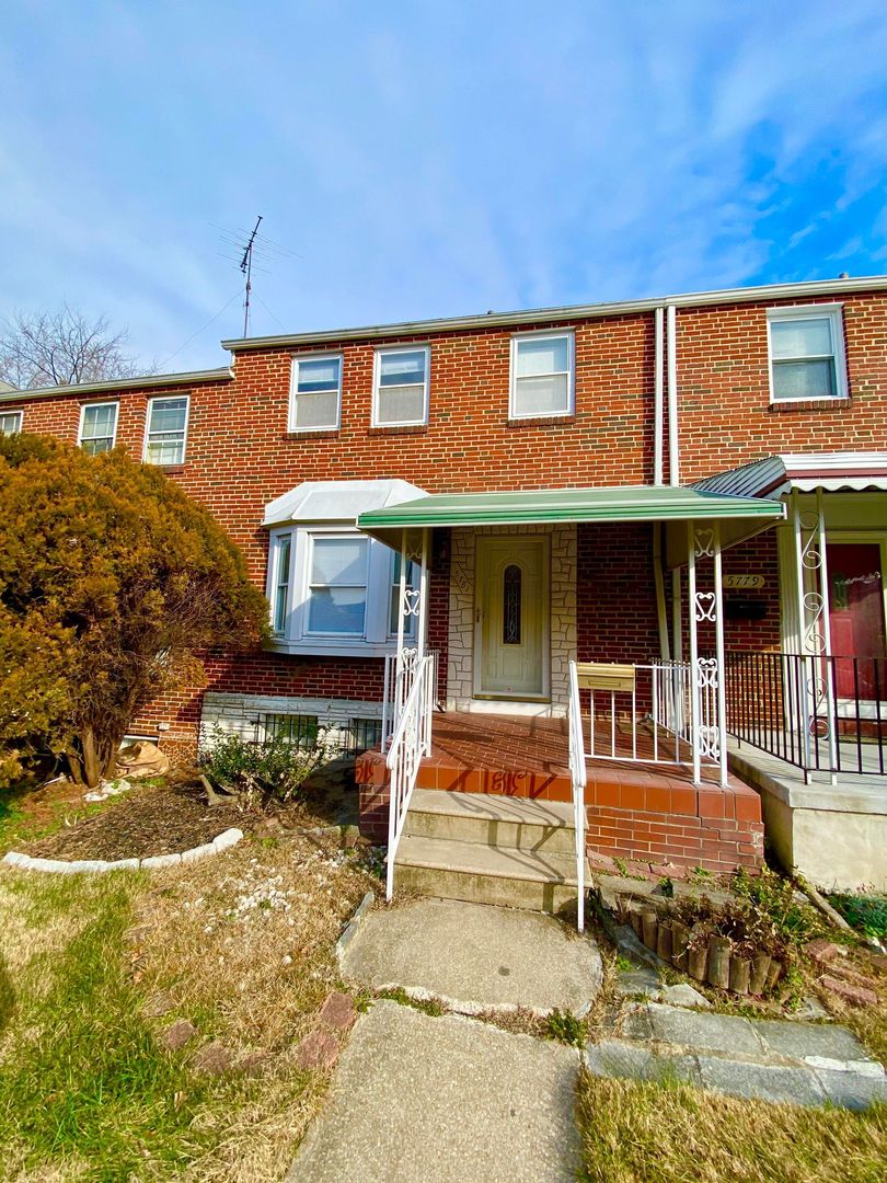 Baltimore Townhome: 5781 Edgepark Rd