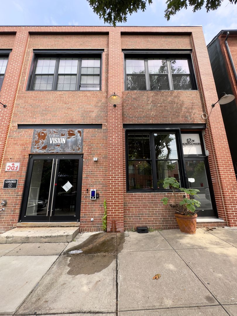 Baltimore Apartment: 12 W Montgomery St.