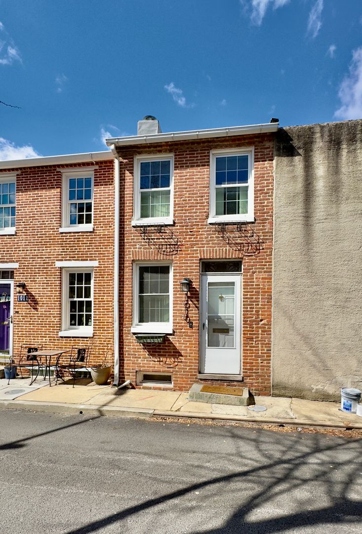 Baltimore Townhome: 1010 Patapsco Street