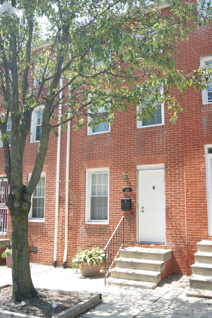 Baltimore Townhome: 918 N Central Avenue